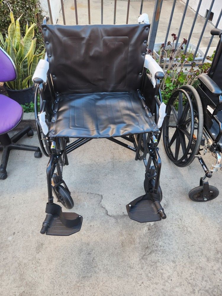 18 In And 24 In Wide Wheelchairs NEW
