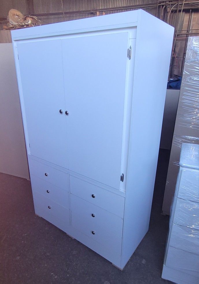 White Closet, Armario Blanco 