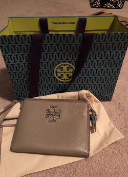 Tory Burch wrist bag in Excellent condition