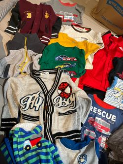 Clothes bundles.   5$  pants shorts sweaters shirt