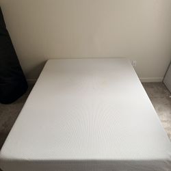 Zinus 8” Queen Size Memory Foam Mattress 