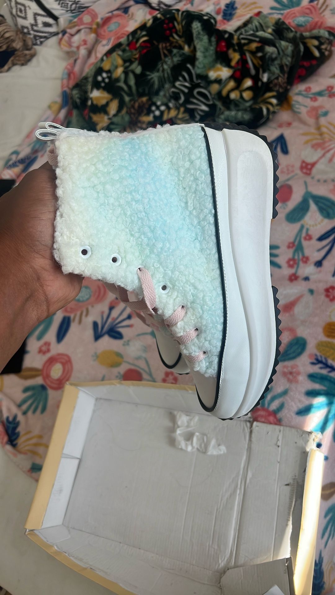 Fuzzy tie-dye women’s shoes