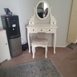 vanity and seat