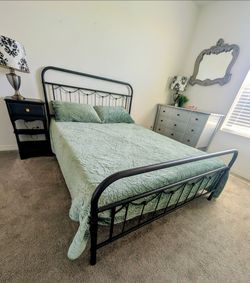 Full Size Black Metal Bed & Mattress