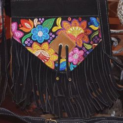 Beautiful Embroidery Leather Crossbody Handbag 