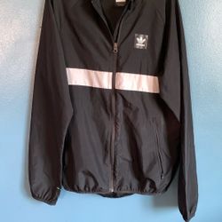 ADIDAS JACKET SOFT MATERIAL HAS A HOOD, HAS POCKETS KIDS SIZE