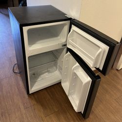 Mini Fridge - Hisense