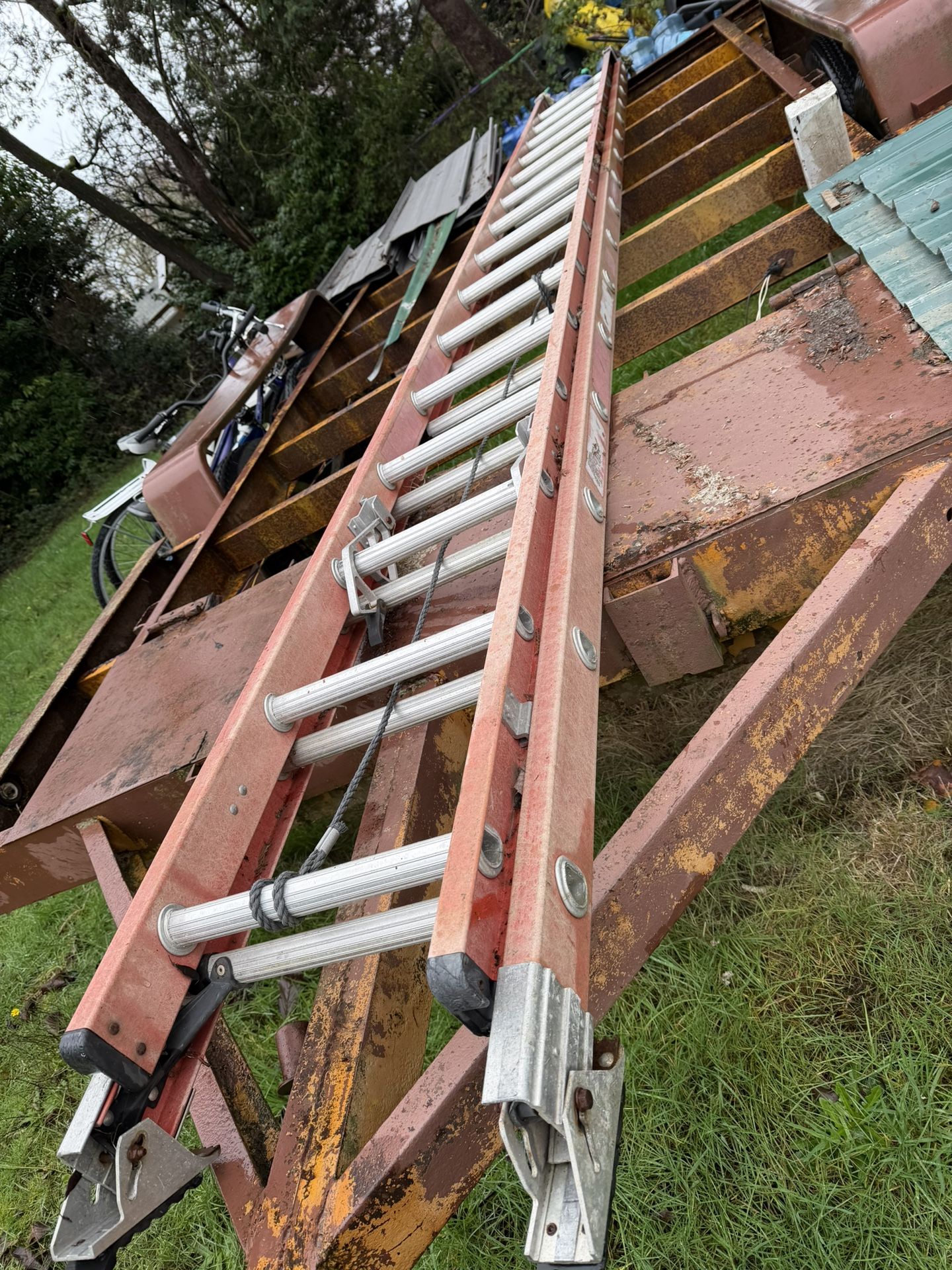 Heavy-Duty Extension Ladder – Works Great!