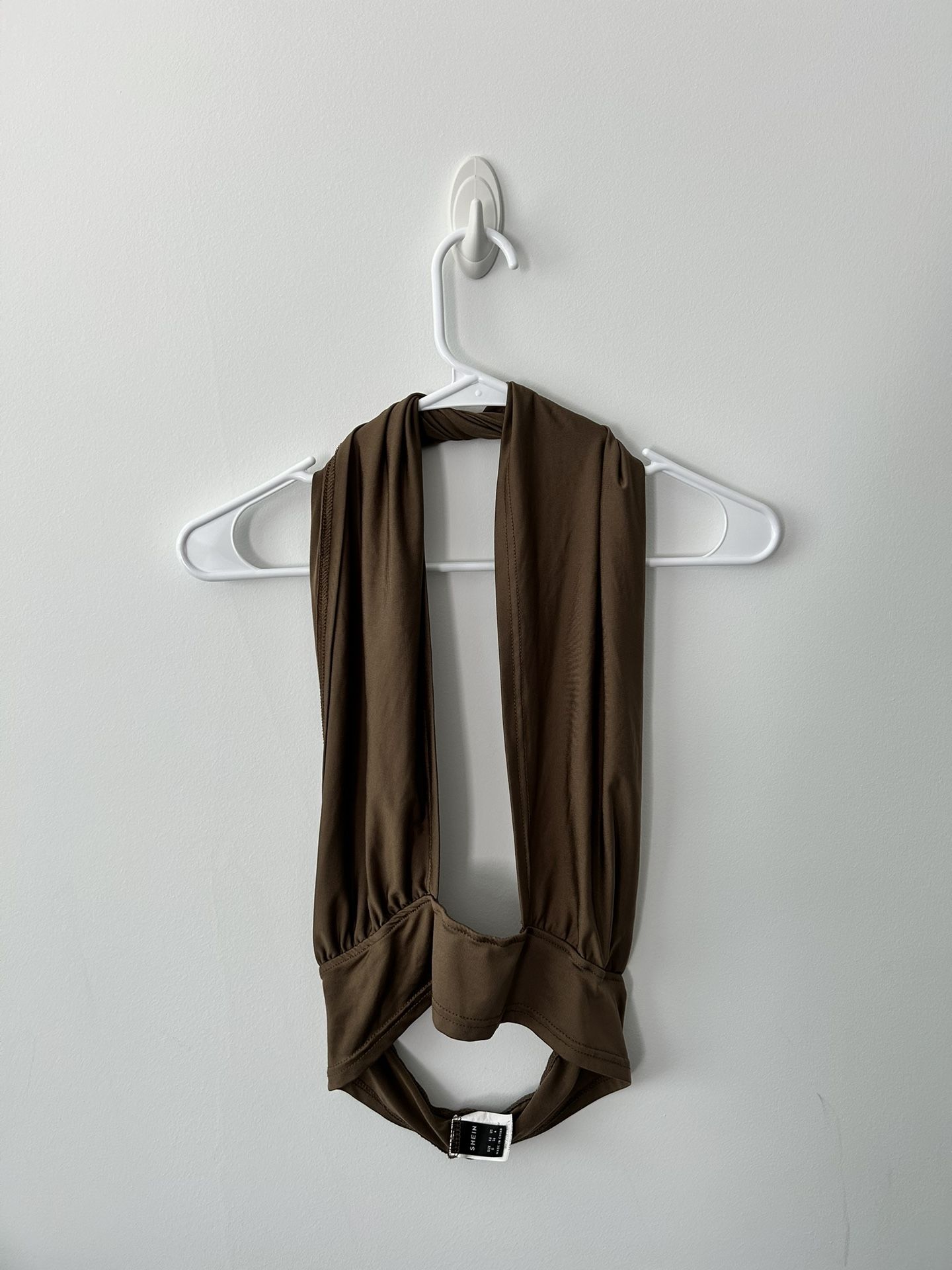 SHEIN Solid Cross Crop Halter Top