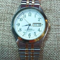 Vintage Men's Watch w Day in Spanish or English, Flex Band

