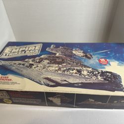 MPC Star Wars Empire Strikes Back Star Destroyer kit Unused 11926