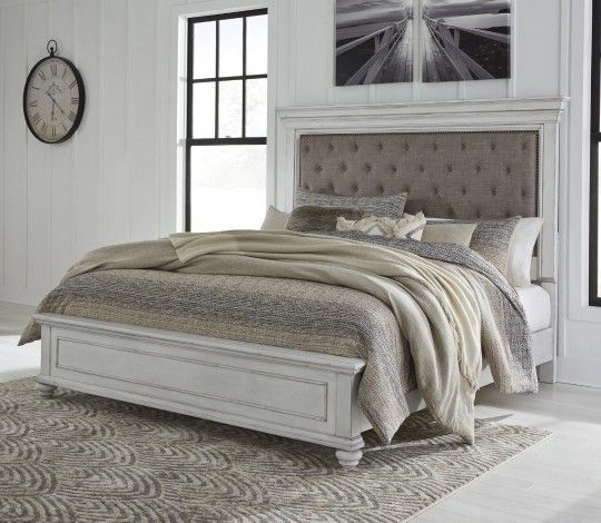 Kanwyn Whitewash Queen Upholstered Panel Bed

