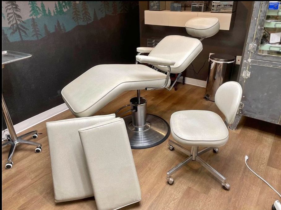 Cosmetic Chair