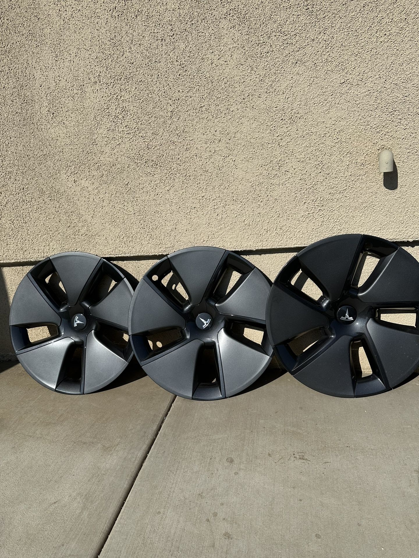 Tesla model 3 Rim Covers (4)