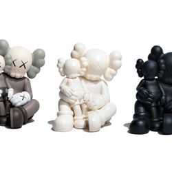 KAWS:HOLIDAY CHANGBAI MOUNTAIN SET (3)