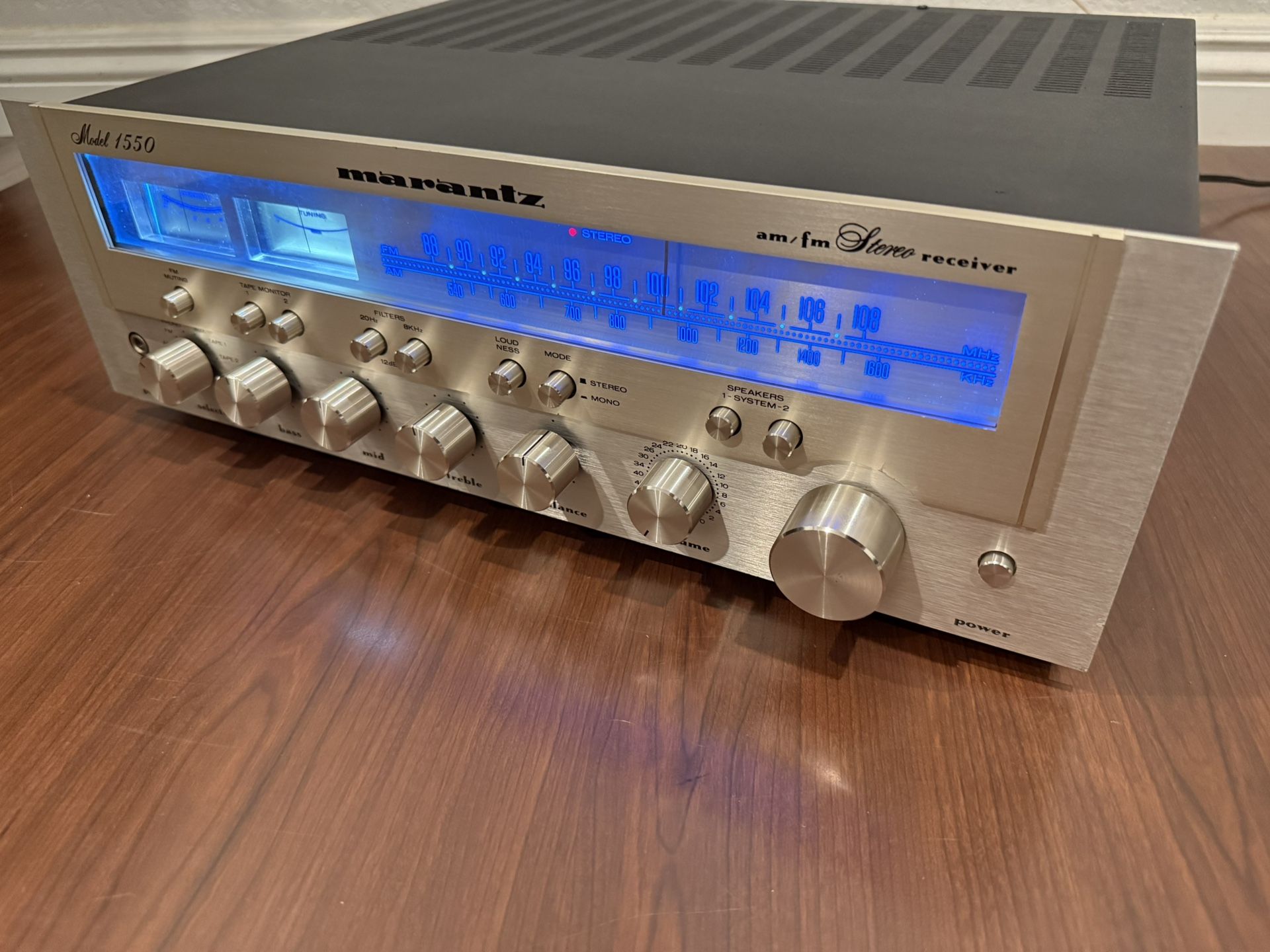 MARANTZ 1550 Stereo Receiver 50 Watts/channel