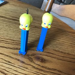 Two Tweety Bird Pez Dispensers And Towel