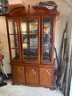 Beautiful Wood China Cabinet / Display Hutch with Glass Shelves & Lights – $100 OBO
