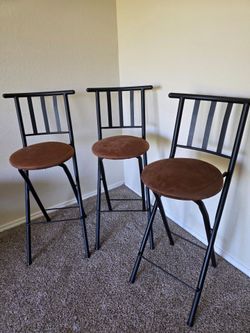 3 chairs bar