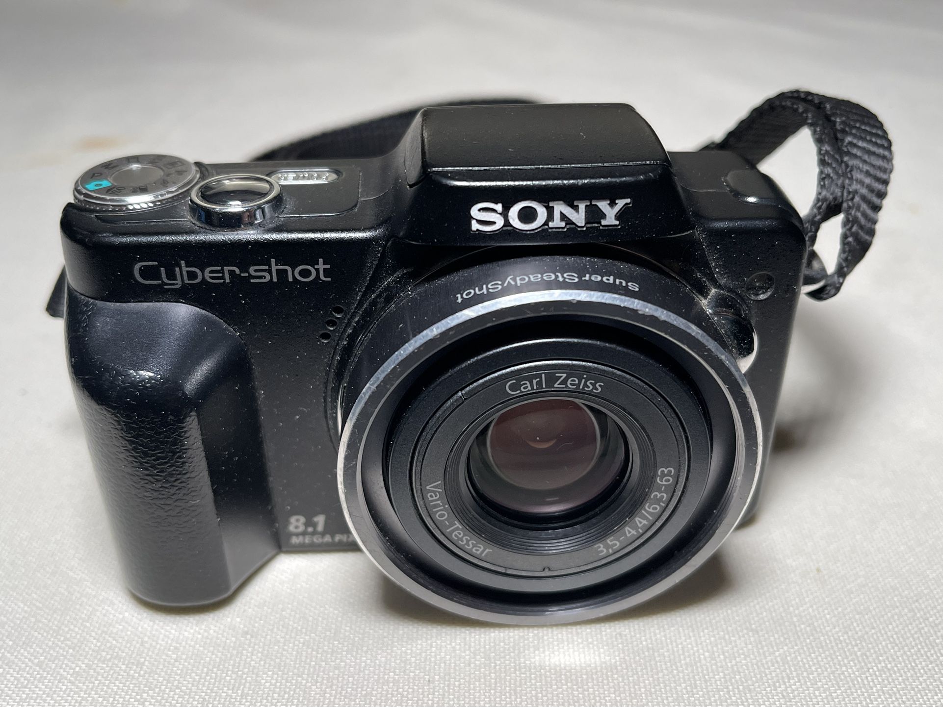 Sony Cyber-Shot DSC-H3 8.1 MP Black Digital Camera With Battery