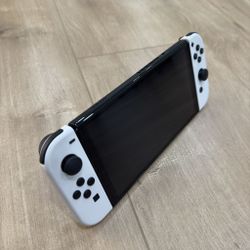 Nintendo Switch OLED + 3 Games