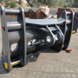  Hydraulic Quick Coupler for Caterpillar CAT966 or Similar Machines. 
