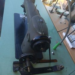 In great Condition Sewing Machine Commercial