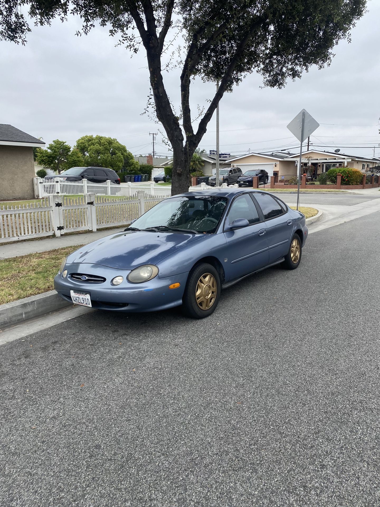 1999 Ford Taurus