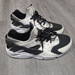 Nike Air Hurache SZ 12 1/2  %100 Authentic 