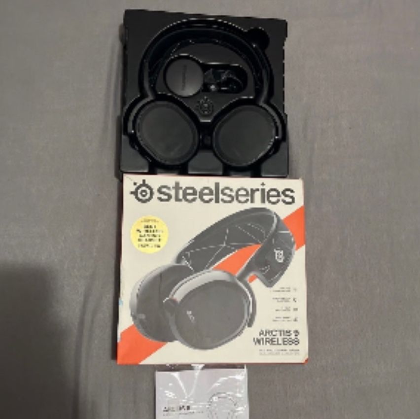SteelSeries Arctic 9 Wireless Gaming Headset