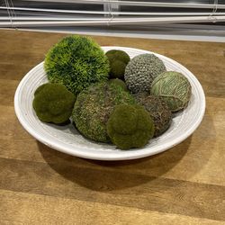 Large Table Decor (balls Included )