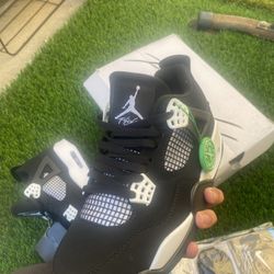 Jordan 4 White Thunder