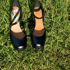 Nine West Women's Black Chunky Heel Size 6