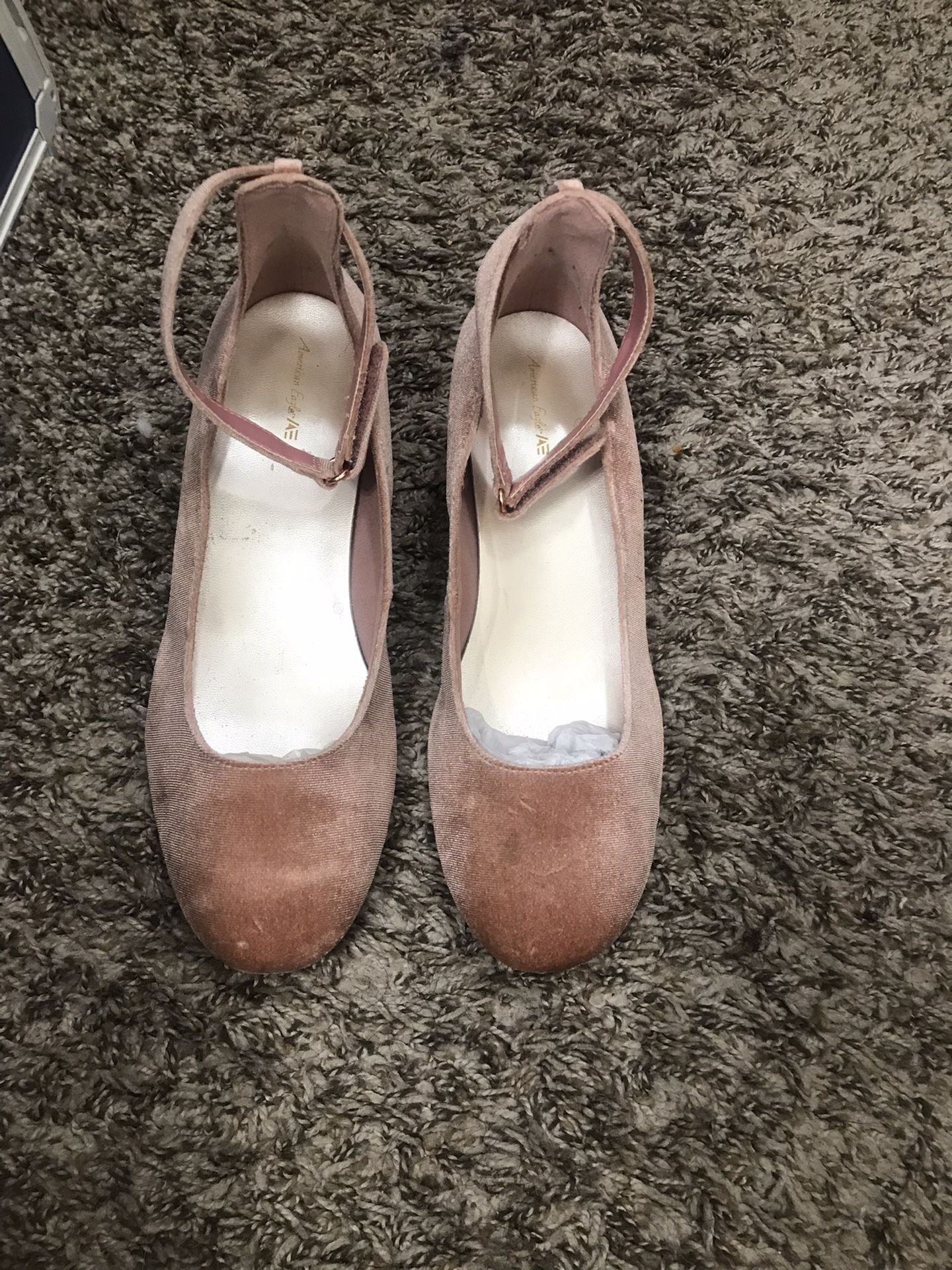 American Eagle Shoes Size 6 Rose Gold/pink