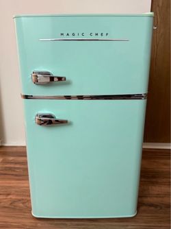 BRAND NEW: Magic Chef 2-Door Retro Mini Fridge (Mint Green) - Never Used!