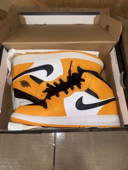 Jordan 1 taxi mid Sz 6Y