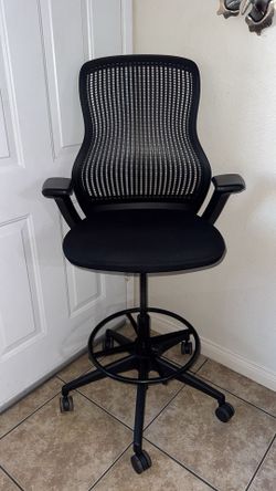 Knoll Regeneration Stool Chair 