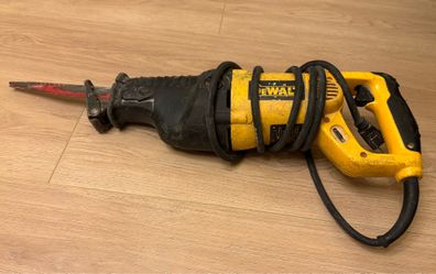 DeWALT DWE304 10-Amp Reciprocating Saw - Yellow