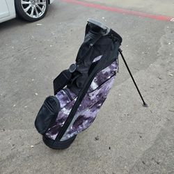 Used Ogio Super lightweight stand bag w/rain hood-All zippers checked and works