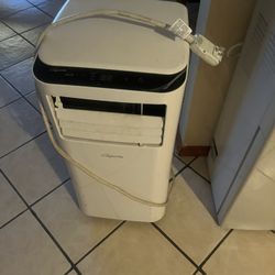 8000 BTU Comfort Aire Air Conditioner 