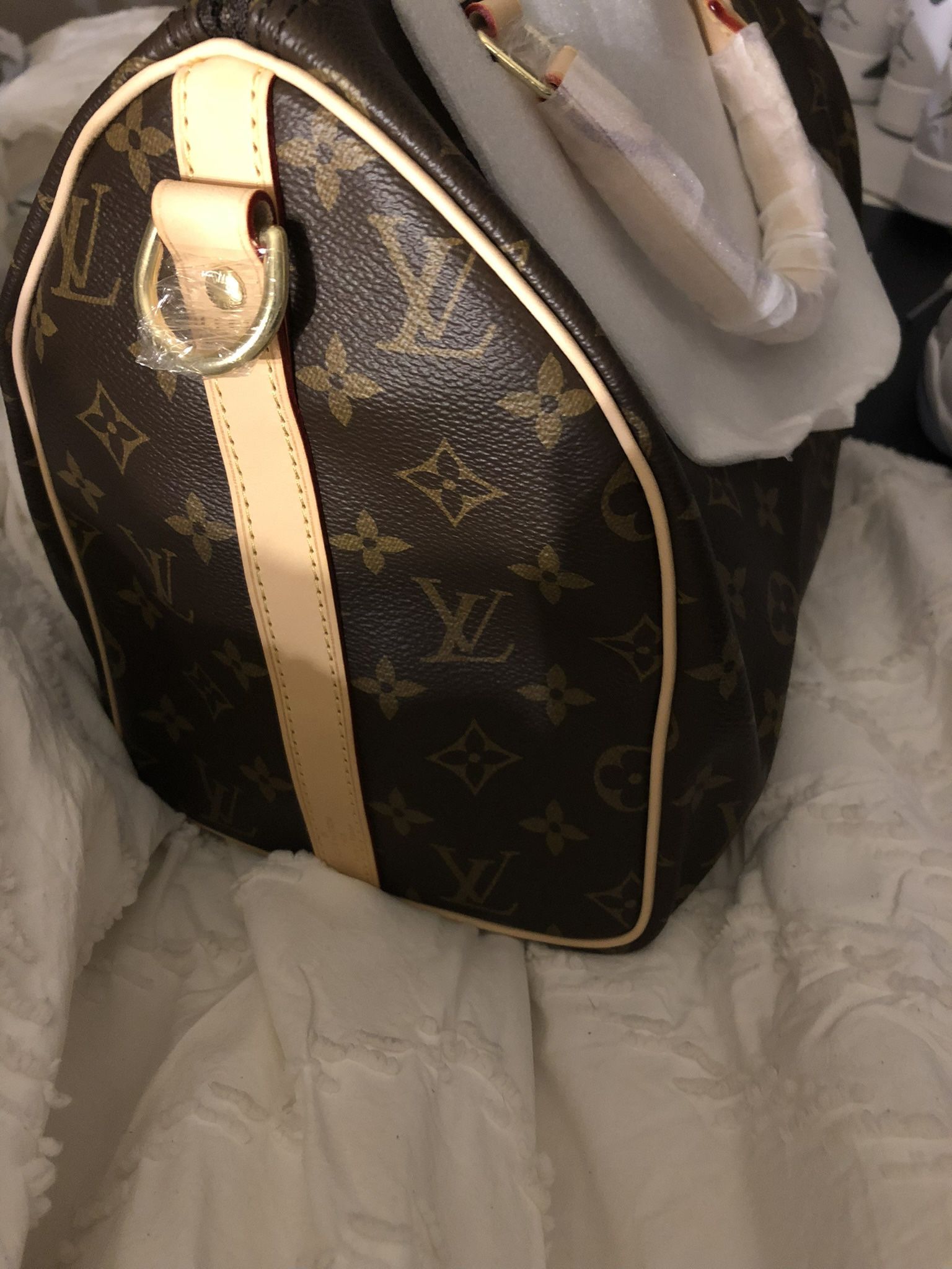 Authentic Louis Vuitton Camel Epi Leather Twist MM Bag for Sale in Portage,  IN - OfferUp