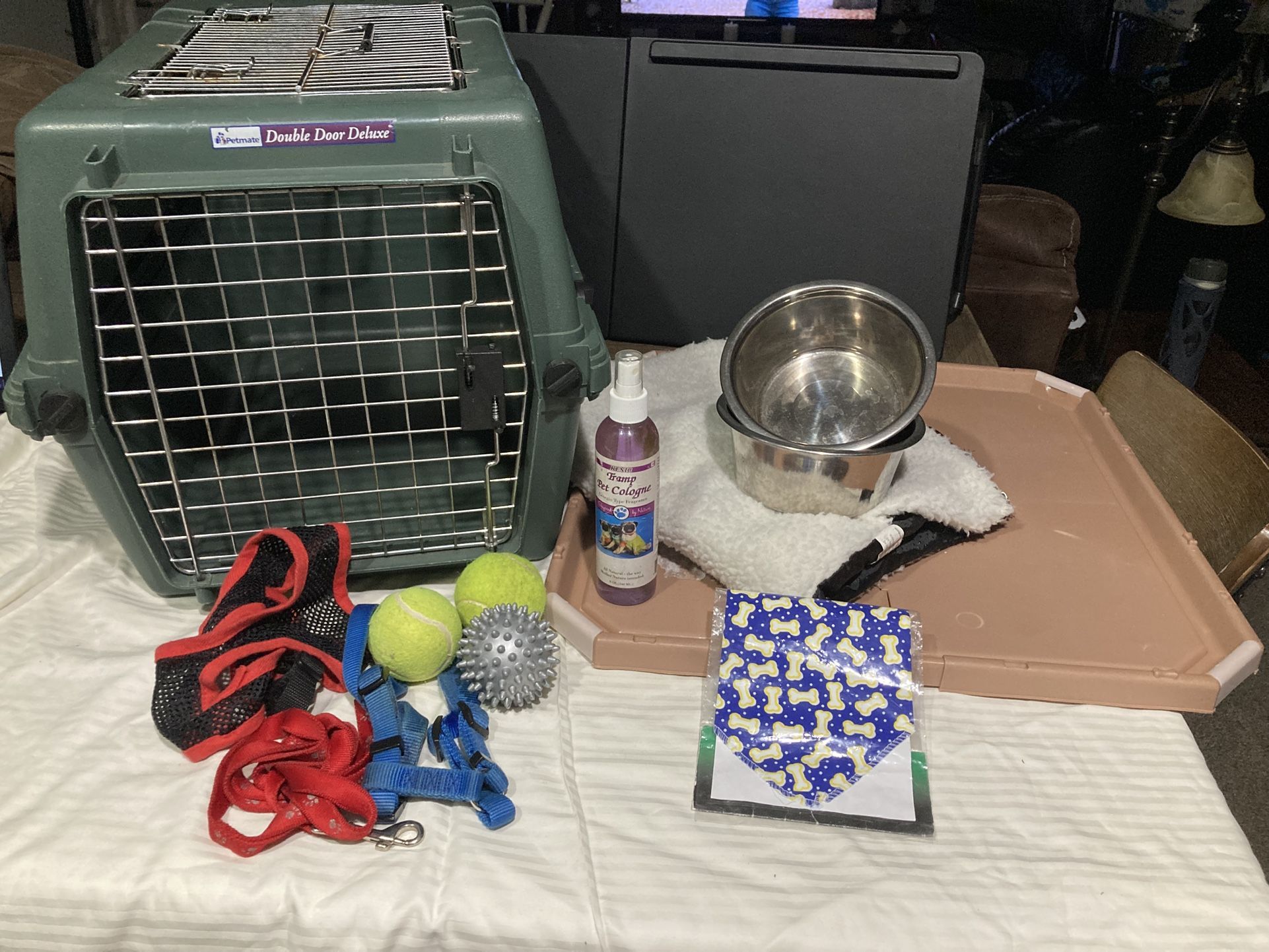 13 Dog Items - double door Medium Dog Crate, Crate, Pad, Toys, Dog, Fresh Smell Spray