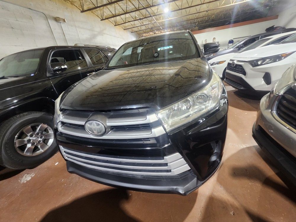 2017 Toyota Highlander 3rd Seat Limited
