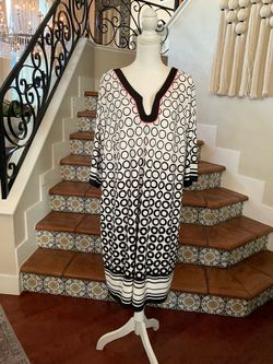 Women’s Black & white circle print polyester & cotton dress, size 22W