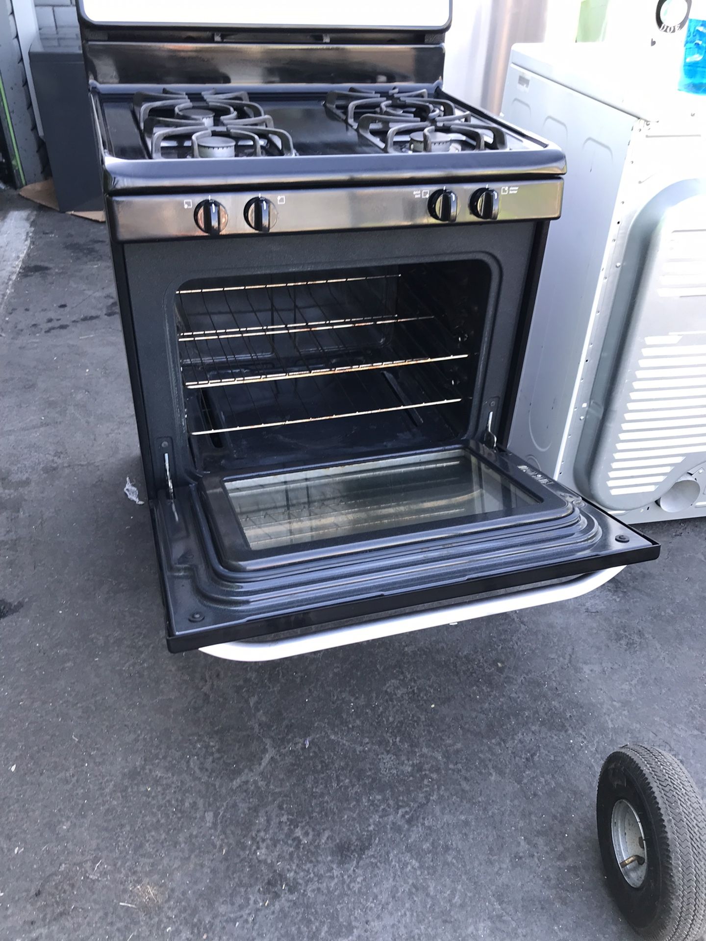 FRIGIDAIRE 4 BURNER GAS STOVE