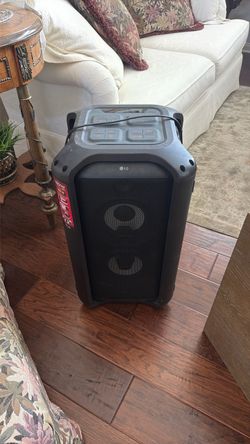 LG RK7 Bluetooth speaker