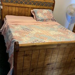 Used Queen Bedroom Set without Mattress 