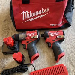 Milwaukee M12 Drill & Driver Set