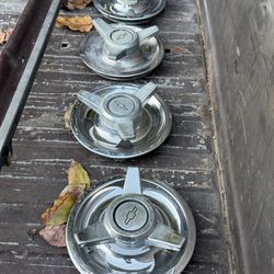 Rally wheel center caps