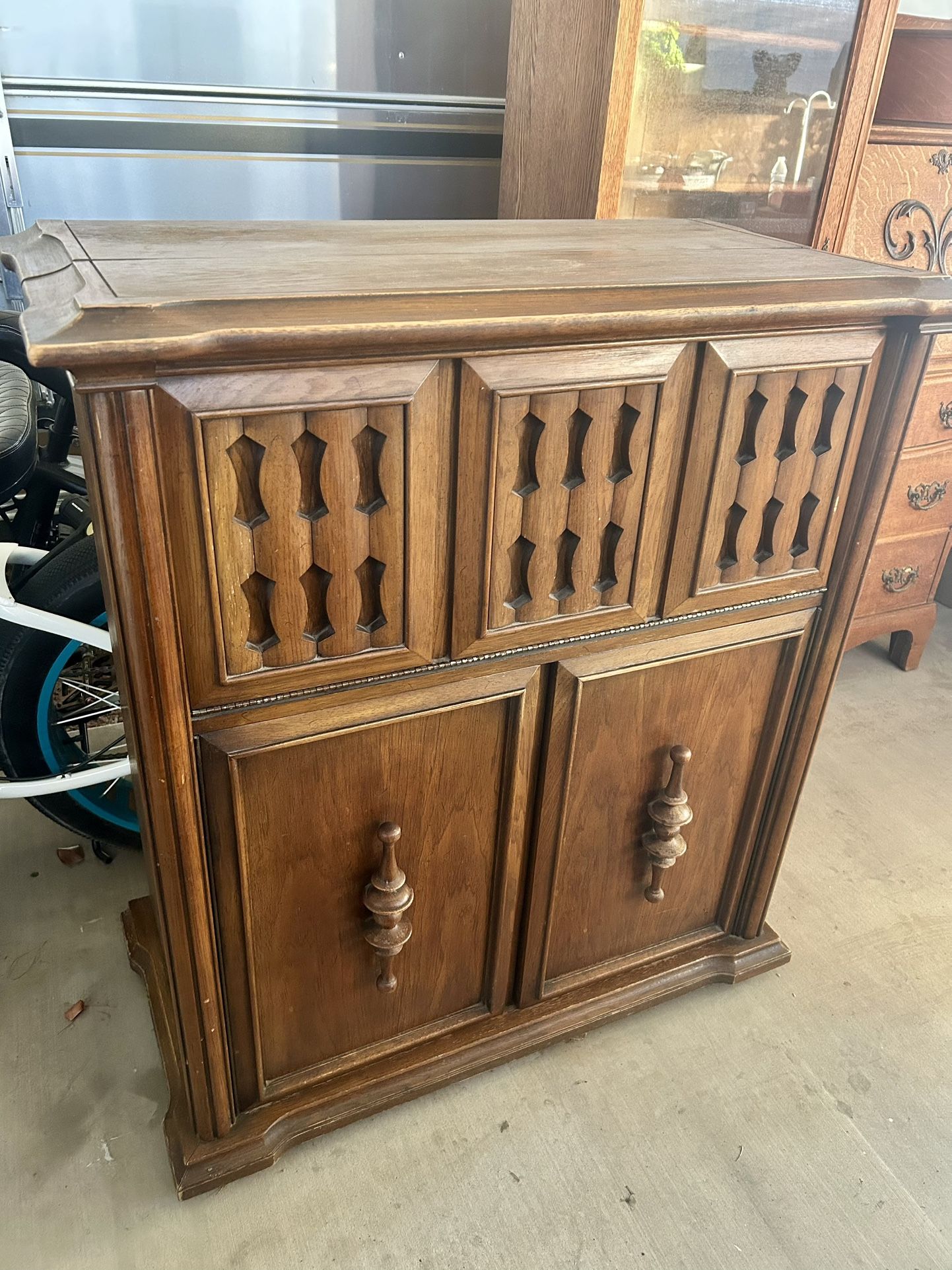 ✨ Vintage Spanish Mediterranean Dry Bar/Liquor Cabinet ✨